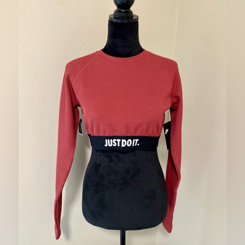 New Nike top